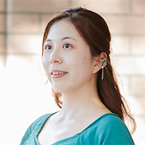 Portrait headshot close-up photo view of Akiko Nishioka smiling