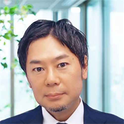 Portrait headshot close-up photo view of Keiichi Inaizumi grinning